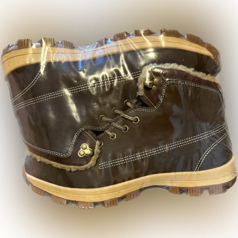 Men’s hiking boot 9.5 new